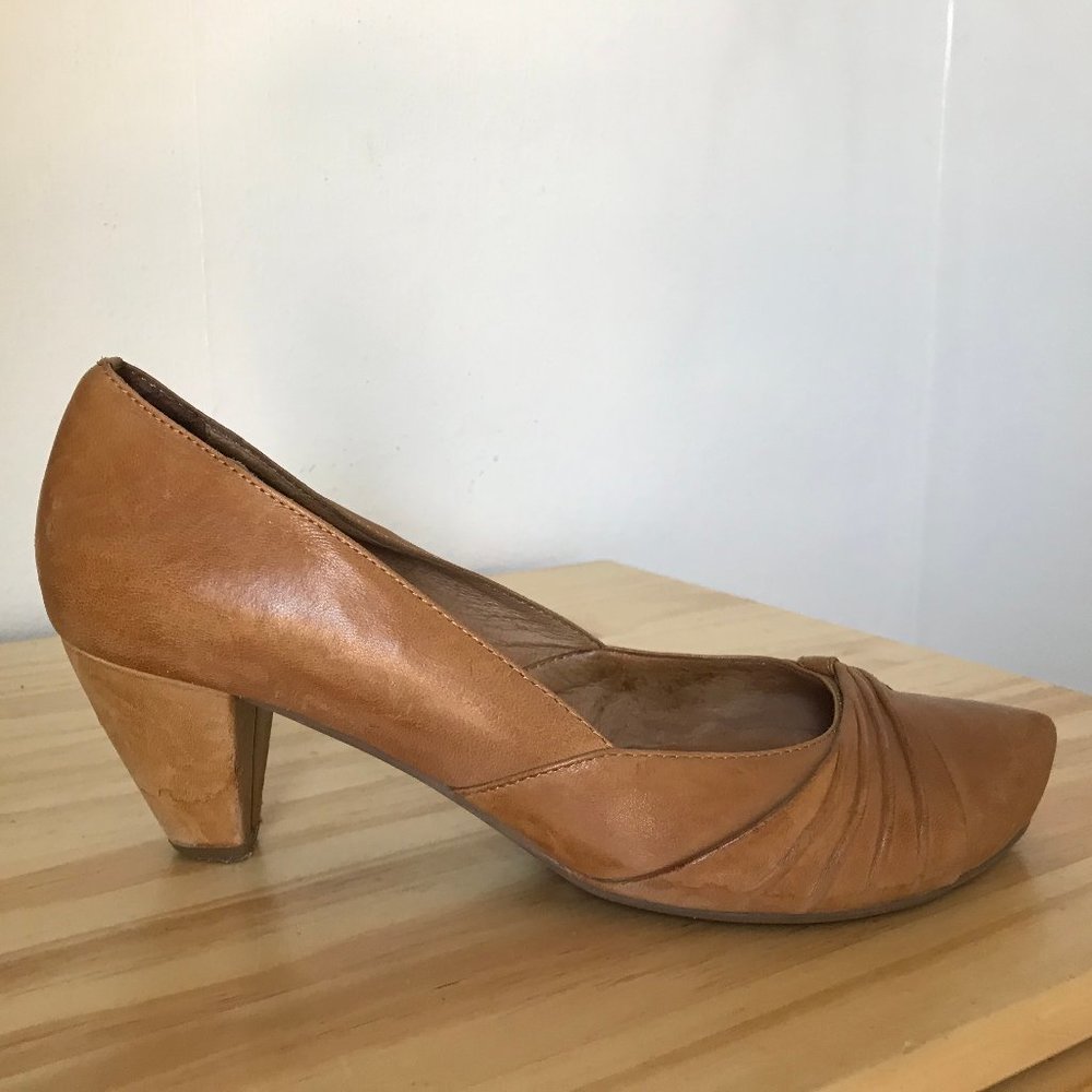 Miz Mooz Tan Leather Heels